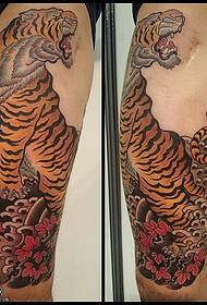 Stor arm tiger tatoveringsmønster