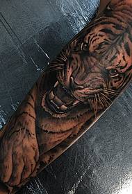 जांघ बाघ टैटू पैटर्न