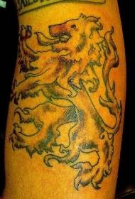 हाताचा रंग 猖獗 सिंहाच्या टॅटूचा नमुना