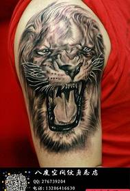 męskie ramię dominujące super przystojny wzór tatuażu głowy lwa