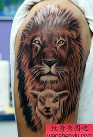 Шема на тетоважа на лавови: Класичен поп-шеф Лав за глава на тетоважа