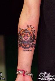 klasični uzorak mini tigar tetovaža