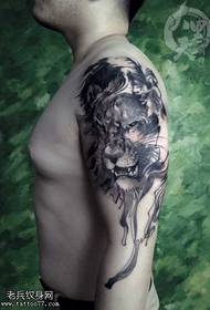 uzorak tetovaža ruku lav