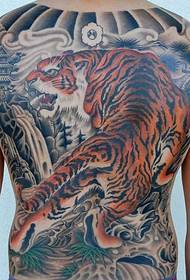padrão de tatuagem de tigre de montanha dominador completo