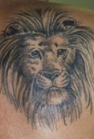 Rameni lav crno sivi uzorak tetovaže