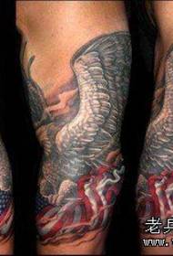 老鹰纹身图案:手臂老鹰国旗纹身图案