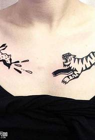 patró de tatuatge de tigre de personalitat al pit
