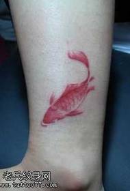 腿部水墨风格小鲤鱼纹身图案