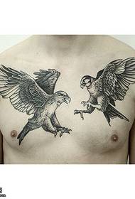dva tetovacie vzory orla na hrudi