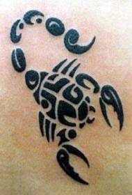 Tribal μαύρο μοτίβο τατουάζ Scorpion