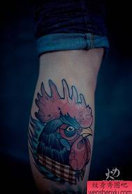 Kaki adalah desain tato ayam yang sangat populer
