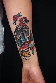 Tattoo e monate le e khahlisang ea parrot