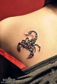 образец на татуировка на гърба на скорпион