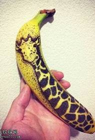 Motivo tatuaggio banana su giraffa