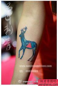 kol popüler popüler geyik dövme deseni