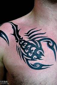 disegno del tatuaggio totem scorpione petto