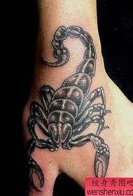 Tattoo 520 Gallery: Tiger scorpion tatoeëringspatroanfoto