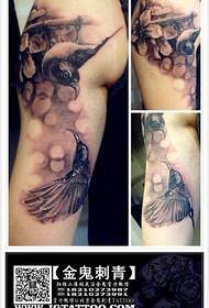 bracciu bello mudellu di tatuaggi di uccelli pop