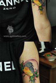 ယောက်ျားများသည်လူကြိုက်များသော Bird tattoo ပုံစံဖြစ်သည်