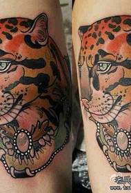 流行很酷的一幅豹头纹身图案