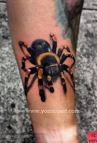 super realističan uzorak tetovaže pauka na gležnju
