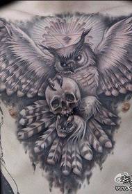 мужской передний сундук супер красивый черно-белый узор татуировки сова