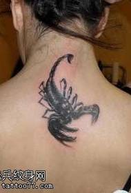 ຮູບແບບ tattoo scorpion handsome ຢູ່ດ້ານຫລັງ