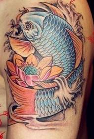 Татуировка с кальмарами: цветная Татуировка с лотосами