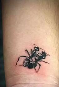 efekt realistična tetovaža insekata