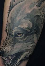 Arm Wolf tetovējuma modelis