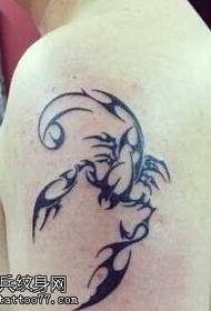 paže osobnosť škorpión totem tetovanie