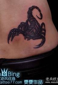 Iphethini le-Scorpion tattoo: iphethini ye-waist tweezers tattoo