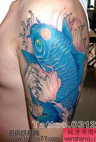 grande mudellu di tatuu di squid di culore di bracciu