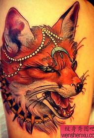 популярный рисунок татуировки лисы в ноге