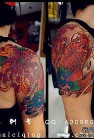 ženské paže na rameno barevné chobotnice a chryzantéma tetování vzor