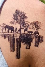 момчета рамо черна точка на трън сграда и животински растения татуировка снимки