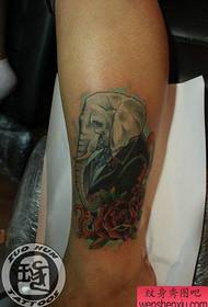 um pop popular na perna padrão de tatuagem Mr. Elephant