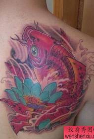 鲤鱼纹身图案:肩部彩色鲤鱼莲花纹身图案