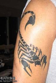 lengan kalajengking tatu totem