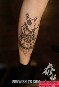 bik-tetovaža uzorak tetovaže nogu popularan klasik