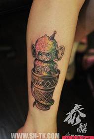 simpatico tatuaggio a gamba piccola scimmia