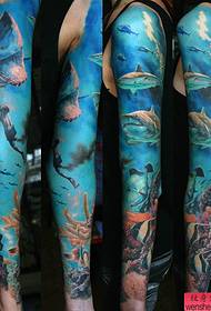 美しい海の世界の花の腕のタトゥーパターン