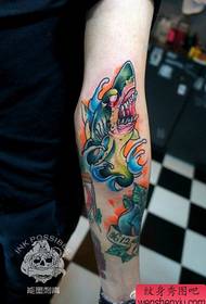 lengan pola tato hiu keren populer