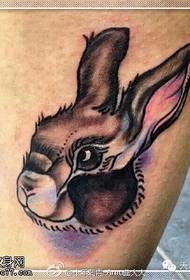 motif de tatouage classique de lapin peint