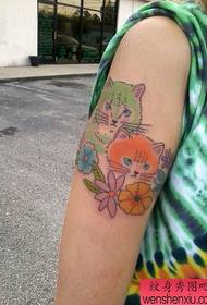 Девојка за руку Останите узорак слатке мачке тетоваже