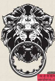 um padrão de tatuagem de leão totem legal
