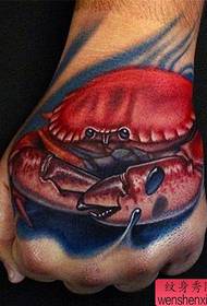 E khothalelitsoe setšoantšo sa tattoo ea Crab letsohong