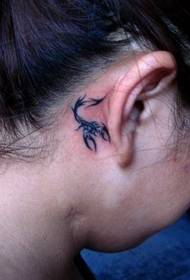Patrón de tatuaje de escorpión: un patrón de tatuaje de pinzas de tótem de cabeza