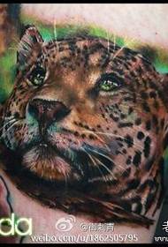 un mudellu classicu di tatuaggi di leopardo di culore pupulare nantu à a perna 132726-Spalla di a spalla classa di volpe classica è un altru mudellu di tatuaggi di fiore