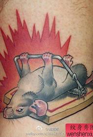 un model clasic alternativ de tatuaj de mouse